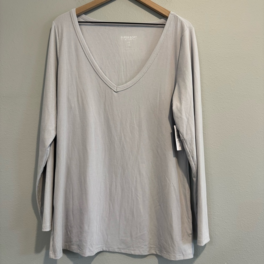 Torrid Super Soft Ribbed Light Gray Long Sleeve V-Neck Top 2X NWT
